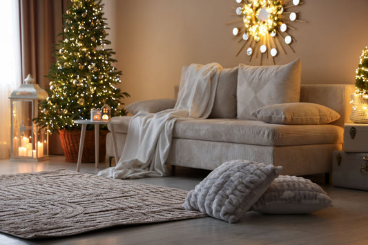 Kompakte und stilvolle Sofadesigns, die Ihr Wohnzimmer zu Weihnachten und dem neuen Jahr auffrischen werden