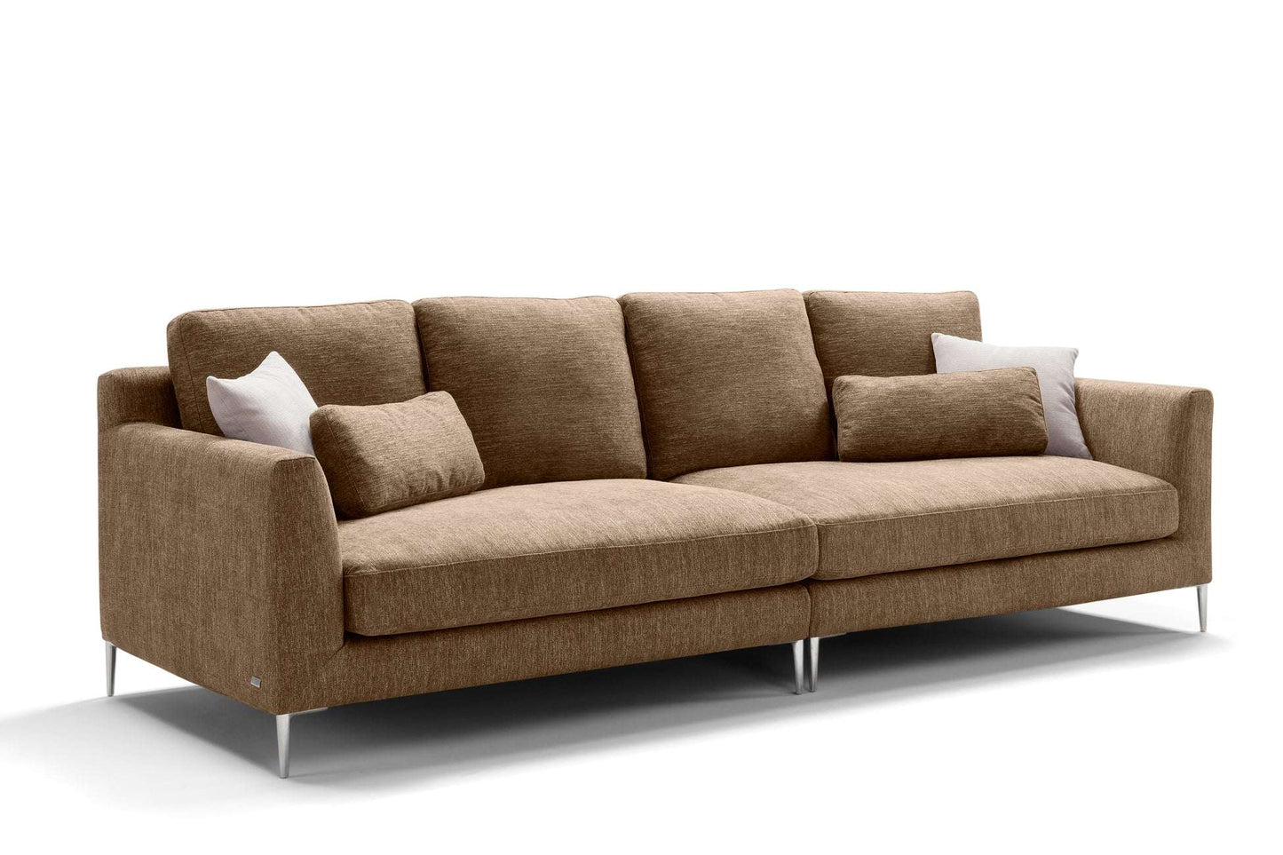 Braunes Kopenhagen Sofa mit Stoffbezug im Wohnzimmerambiente